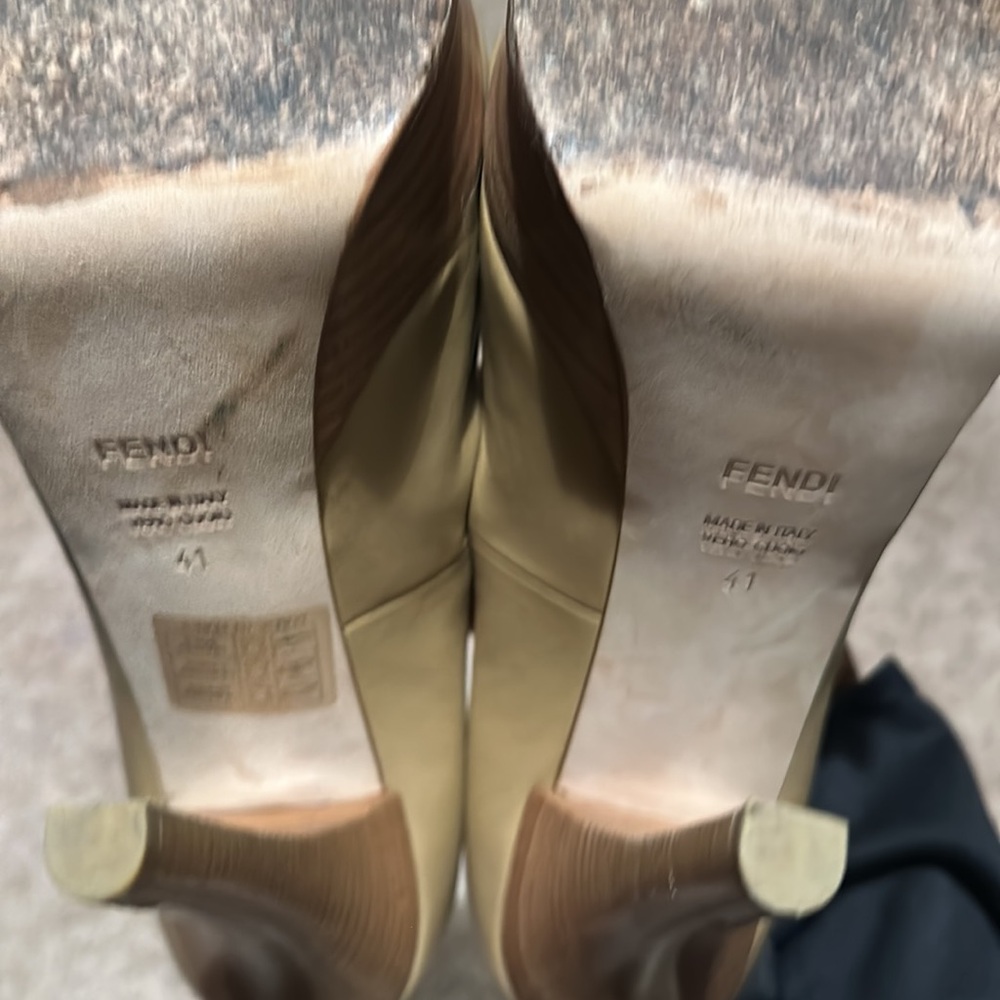 1 Fendi pump with logo in front
BLACK FRIDAY DEALS CHECK OUT MY CLOSET - Picture 5 of 7